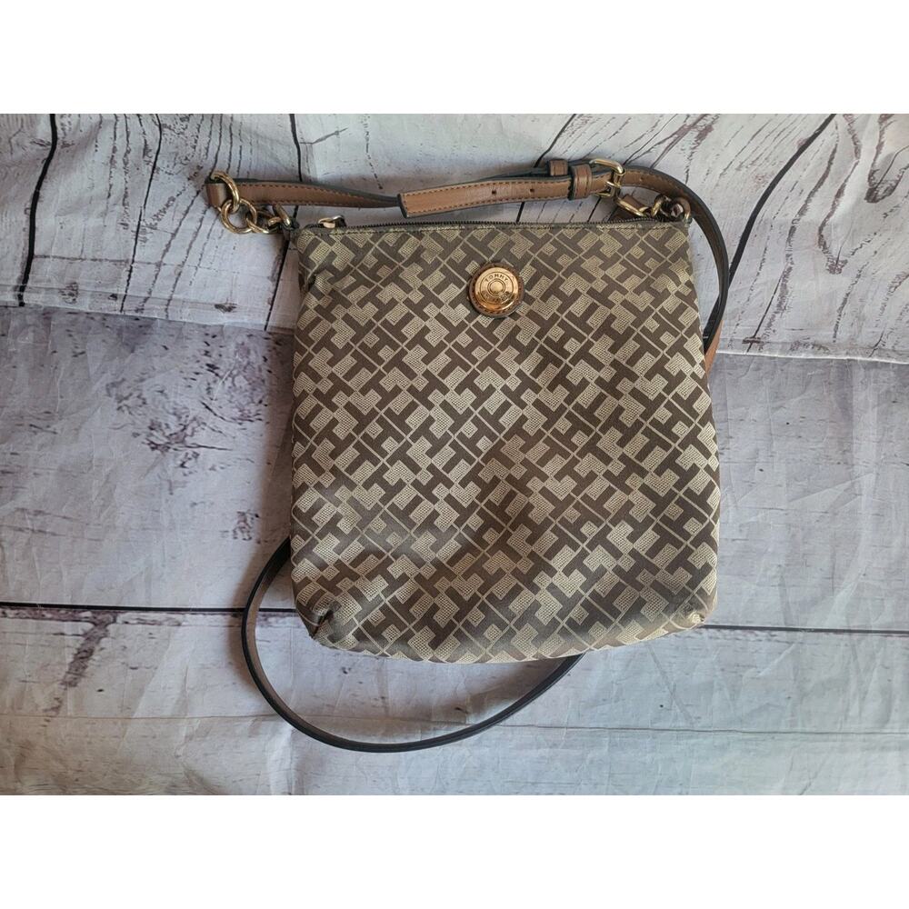 Tommy Hilfiger Cross Body Brown Purse With Leather Strap TH Design